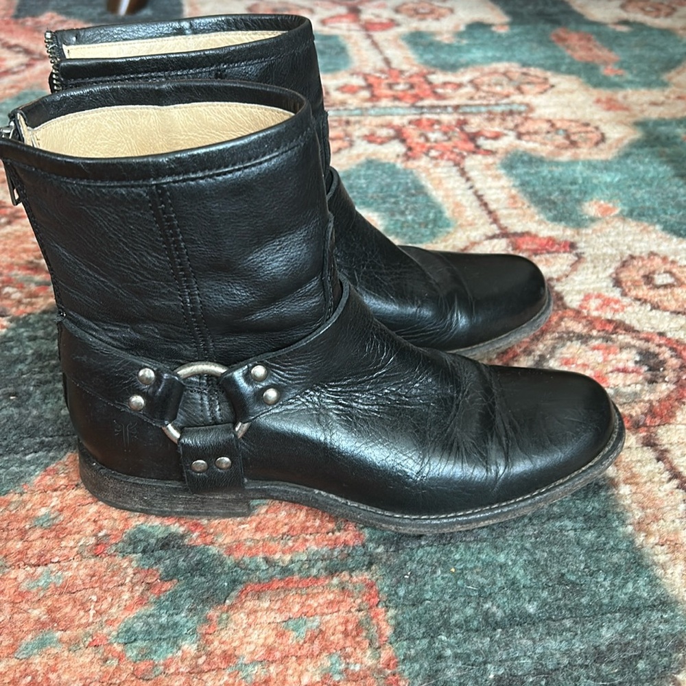 FRYE Women's Calvary Zip Ankle Black Leather 7.5B